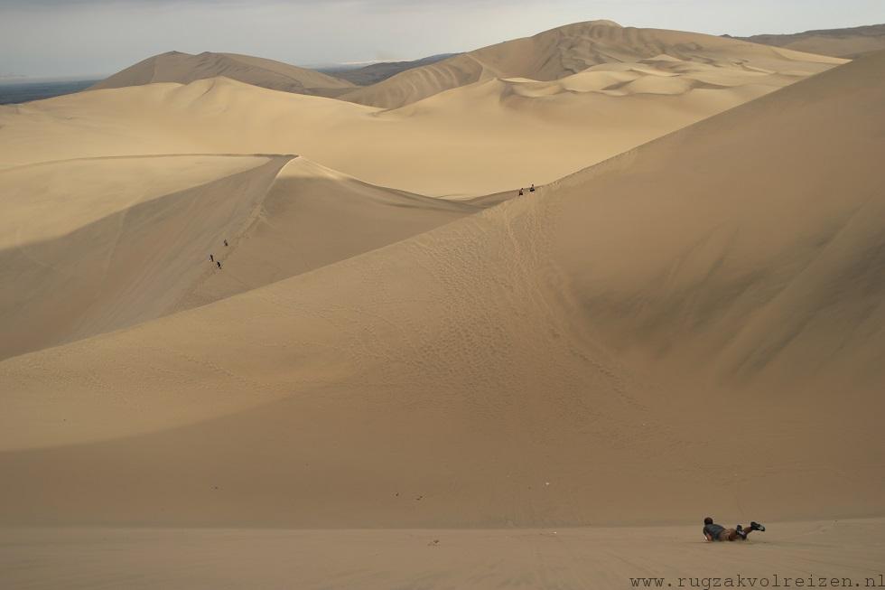 sandboarden Huacachina